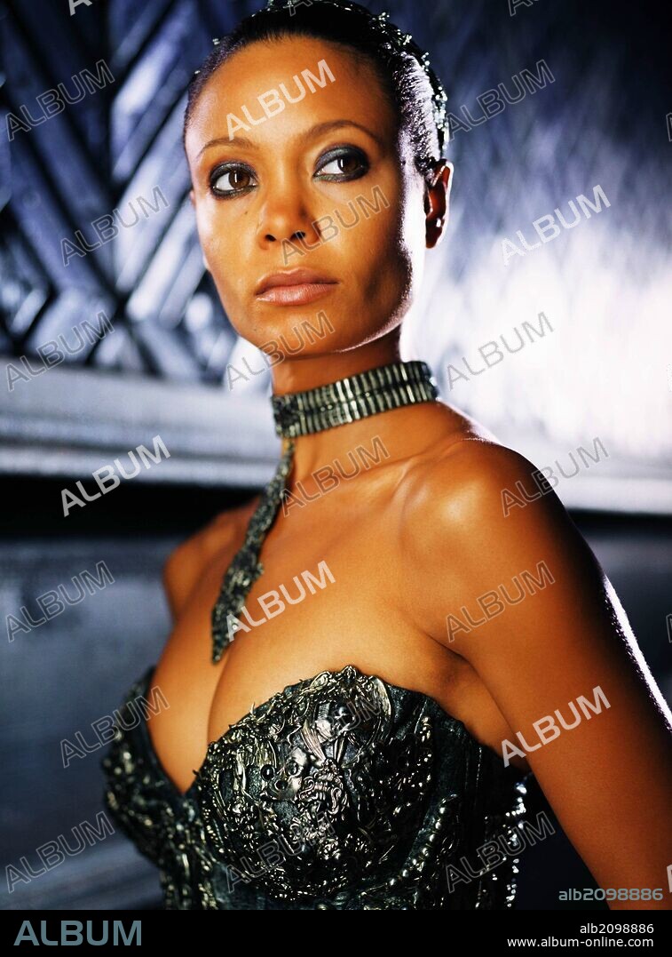 THANDIWE NEWTON en LAS CRONICAS DE RIDDICK, 2004 (THE CHRONICLES OF RIDDICK), dirigida por DAVID TWOHY. Copyright UNIVERSAL STUDIOS.