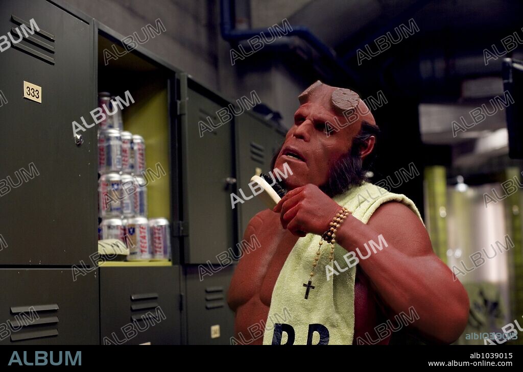 RON PERLMAN in HELLBOY II: THE GOLDEN ARMY, 2008, directed by GUILLERMO DEL TORO. Copyright DARK HORSE ENTERTAINMENT/INTERNATIONALE FILMPRODUKTION EAGLE / ENDRENYI, EGON.