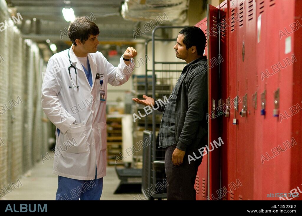 MICHAEL PEÑA y ORLANDO BLOOM en THE GOOD DOCTOR, 2011, dirigida por LANCE DALY. Copyright Fastnet Films/Viddywell Productions / ROBINETTE, DALE.