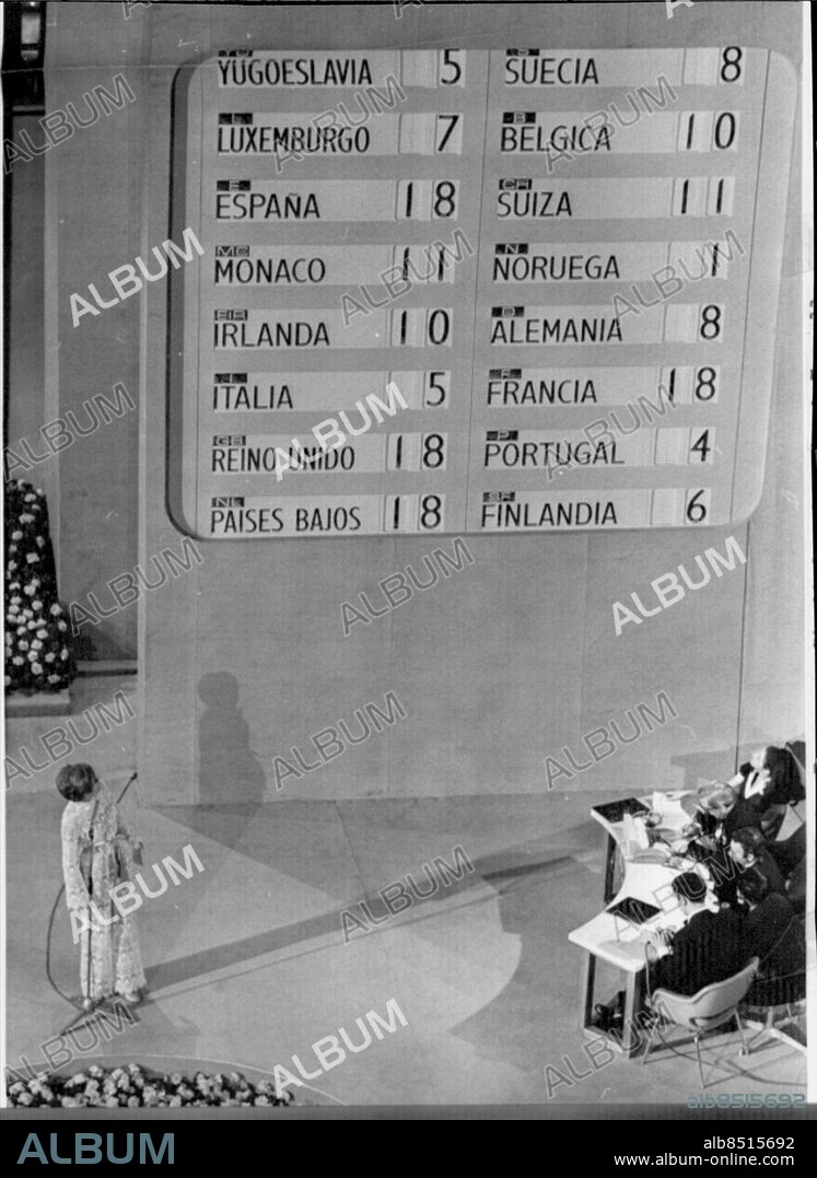 ARKIV -1969 Eurovision Song Contest i Madrid 1969:. Röstningen är klar och kvällens konferencier, senorita Valenzuela, var påtagligt förvirrad när det stod klart att hela fyra länder stannat på segrarpoängen 18.. Foto: Jacob Forsell Kod: 14. COPYRIGHT SCANPIX SWEDEN.