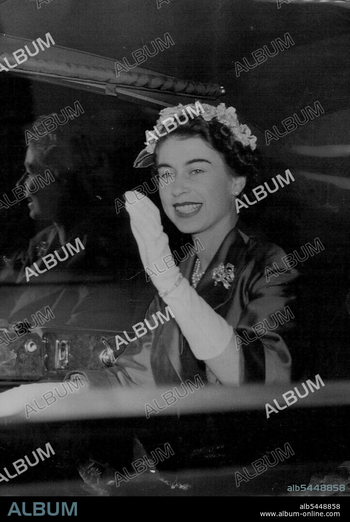 Queen's Homecoming Wave The Queen smiles and waves a gloved hand to the crowd welcoming her on her arrival at St. Pancras Station, London, this evening (Wednesday) from Nottingham, where with the Duke of Edinburgh, she visited the Royal Show. The Royal couple traveled to Nottingham from Scotland. July 6, 1955. (Photo by Reuterphoto).