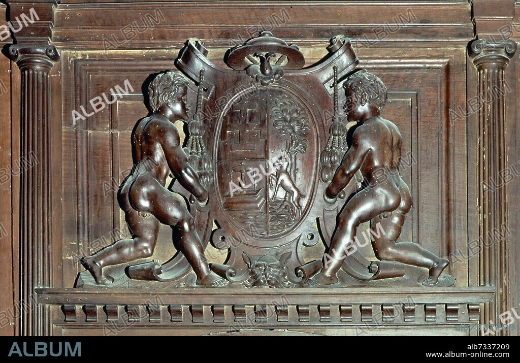 JUAN DE OREA. ESCUDO DEL OBISPO CORRIONERO SOBRE LA PUERTA DE ACCESO AL CORO - SIGLO XVI.