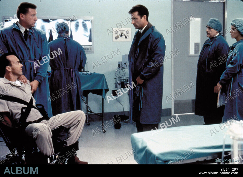 ANDY GARCIA and MICHAEL KEATON in DESPERATE MEASURES, 1998, directed by BARBET SCHROEDER. Copyright EAGLEPOINT/SCHROEDER/HOFFMAN / MORTON, MERRICK.