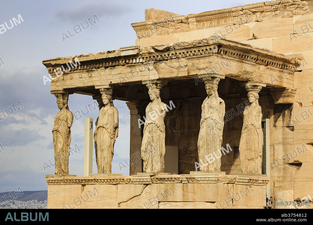 Porch of the maidens (Caryatids), Erechtheion, Acropolis, UNESCO World Heritage Site, Athens, Greece, Europe.