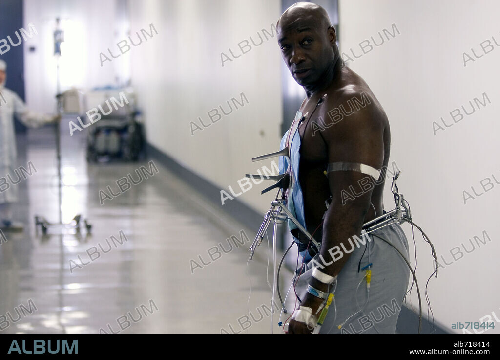 MICHAEL CLARKE DUNCAN in THE ISLAND, 2005, directed by MICHAEL BAY. Copyright DREAMWORKS / HYUN, DOUG.