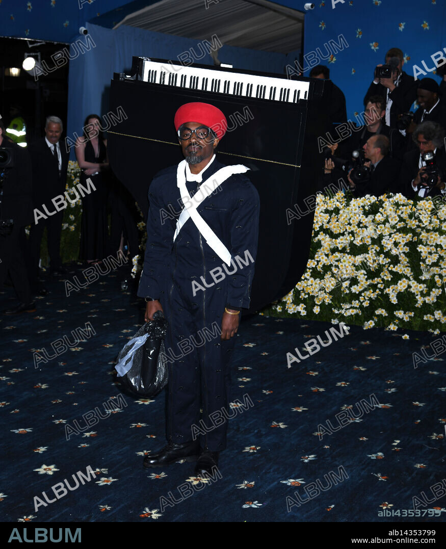 ANDRE 3000 and ANDRE BENJAMIN AKA ANDRE 3000. May 5, 2025, New York, Ny, United States: Andre 3000 attends the 2025 Met Gala Celebrating Superfine: Tailoring Black Style at Metropolitan Museum of Art in New York. May 5, 2025. (Credit Image: © Photo Image Press via ZUMA Press Wire).