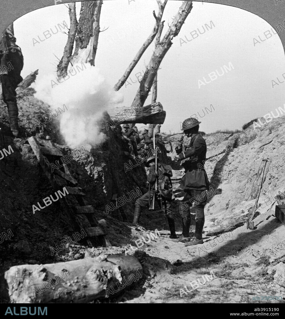 Soldiers waiting in the trenches to go over the top, World War I, 1914-1918. Stereoscopic card detail.