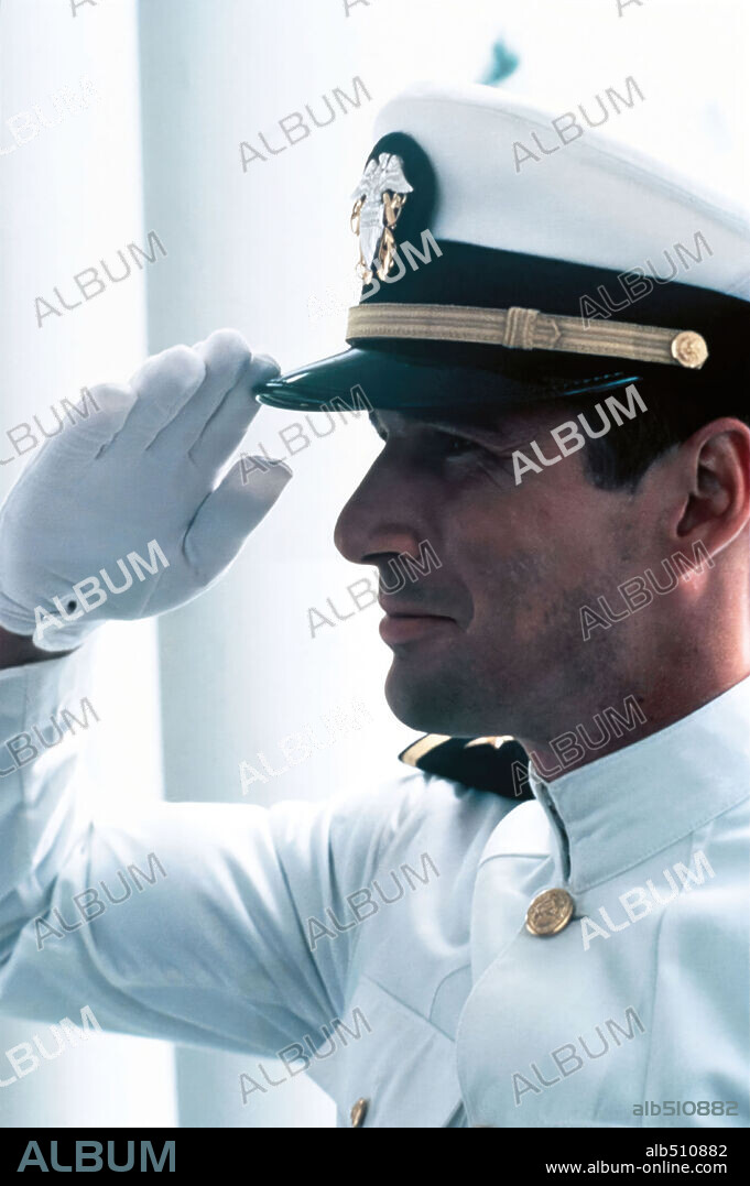 RICHARD GERE in AN OFFICER AND A GENTLEMAN, 1982, directed by TAYLOR HACKFORD. Copyright PARAMOUNT PICTURES.