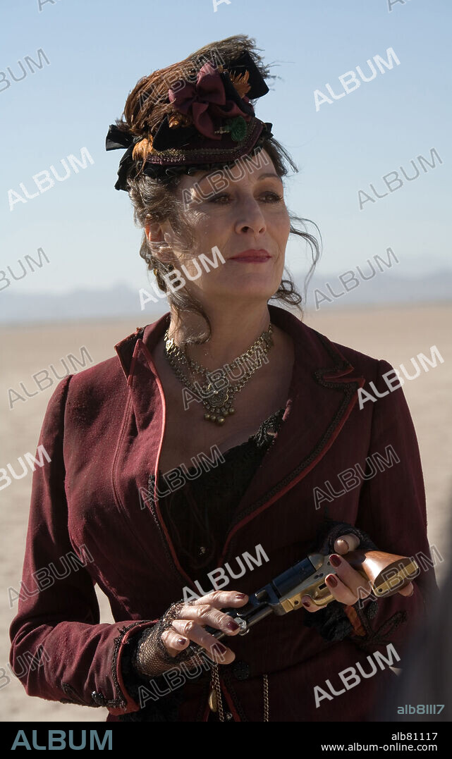 ANJELICA HUSTON dans SERAPHIM FALLS, 2006, réalisé par DAVID VON ANCKEN. Copyright ICON PRODUCTIONS.