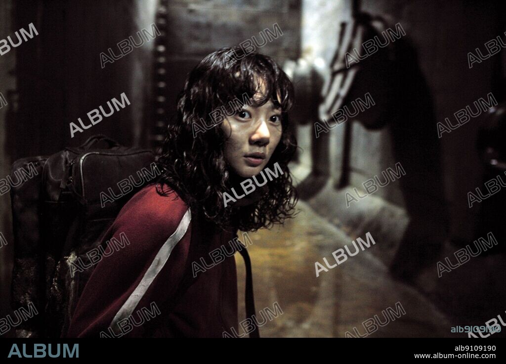 DOONA BAE in THE HOST, 2006 (GWOEMUL), directed by BONG JOON HO. Copyright CHEONGEORAM.
