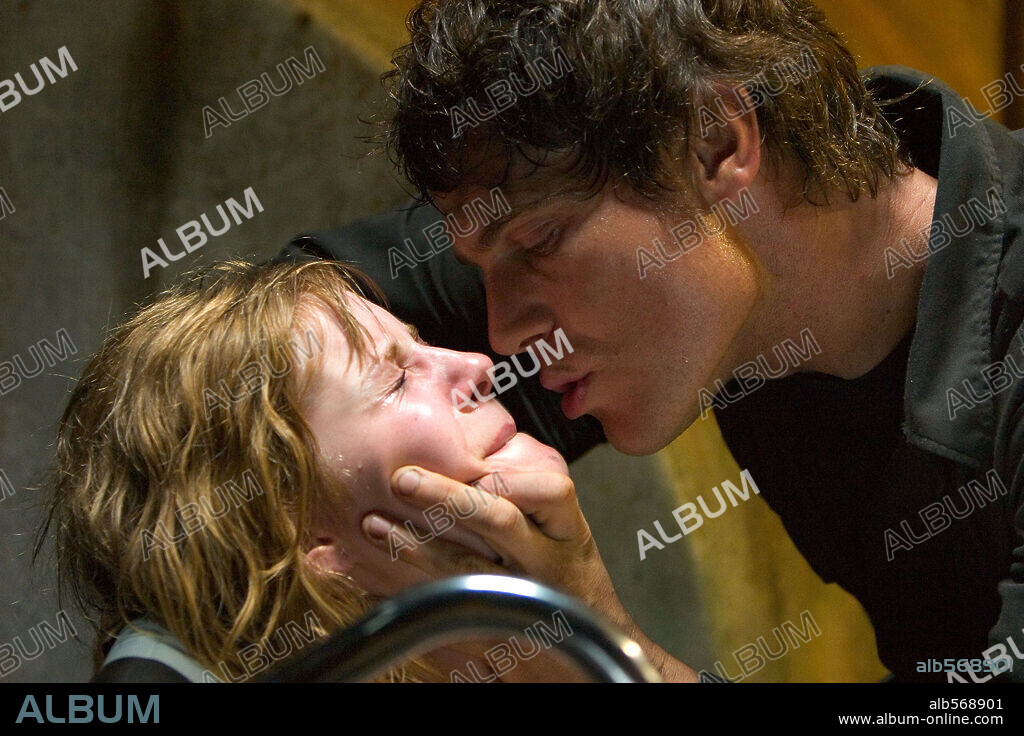 BRIAN VAN HOLT y ELISHA CUTHBERT en LA CASA DE CERA, 2005 (HOUSE OF WAX), dirigida por JAUME COLLET-SERRA. Copyright WARNER BROS. / VALITUTTI, VINCE.