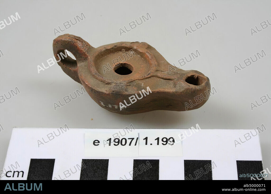 The Netherlands Roman period, oil lamp, earthenware, 7.2 x 3.8 x 2.9 cm, roman, the Netherlands, Gelderland, Nijmegen, Nijmegen, Hees.