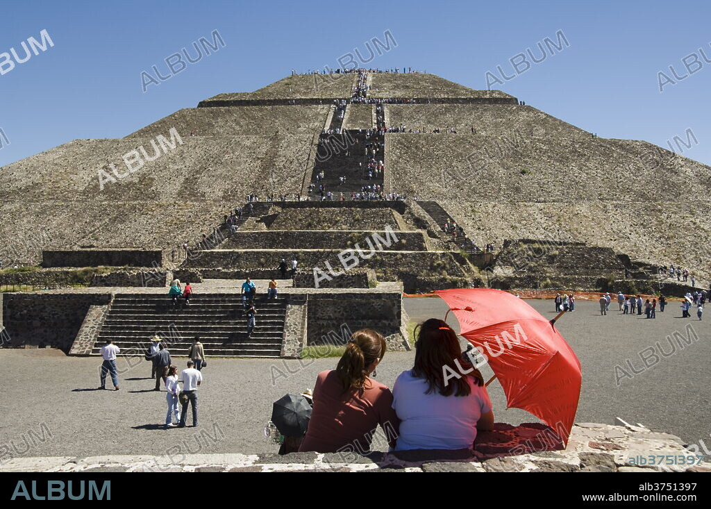 Pyramid of the Sun, Teotihuacan, 150AD to 600AD and later used by the Aztecs, UNESCO World Heritage Site, north of Mexico City, Mexico, North America.