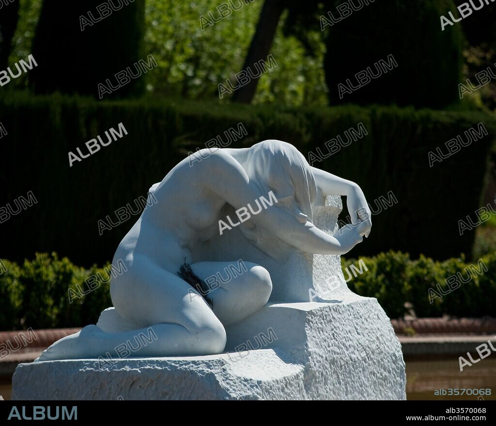 JOSEP LLIMONA I BRUGUERA. Josep Llimona / "Desconsol" (Desconsuelo), 1903, Escultura (yeso), 1,43 × 1,65 × 1,28 (total), 1,19 × 1,65 × 1,28 (figura), 0,24 × 1,65 × 1,28 (base), Parque de la ciudadela, Barcelona, Barcelona, Cataluña, España.