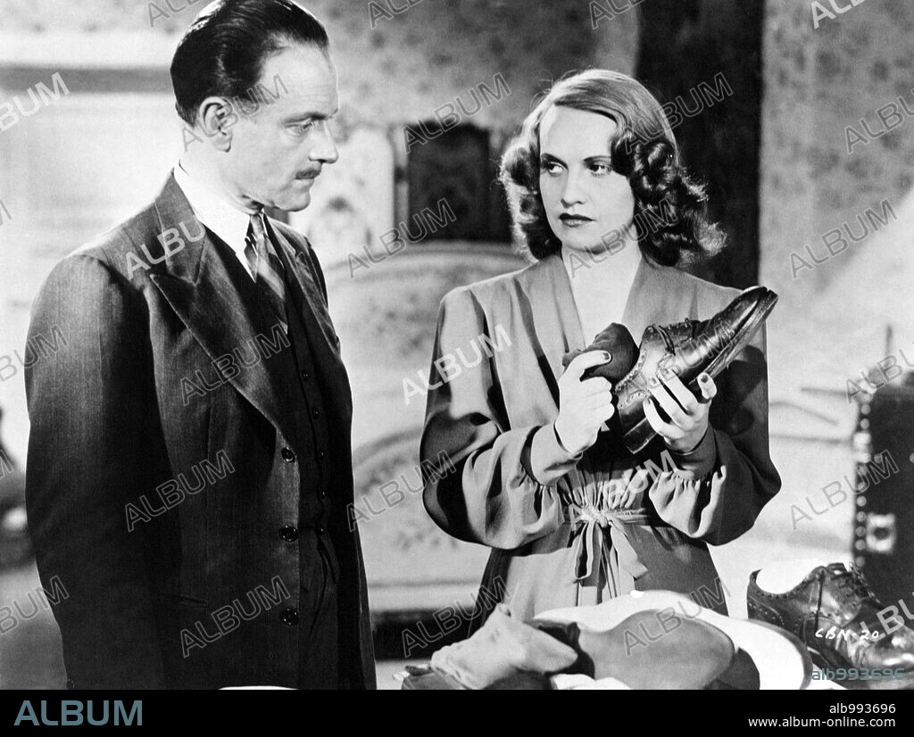 GINETTE LECLERC et PIERRE FRESNAY dans LE CORBEAU, 1943, réalisé par HENRI-GEORGES CLOUZOT. Copyright CONTINENTAL.