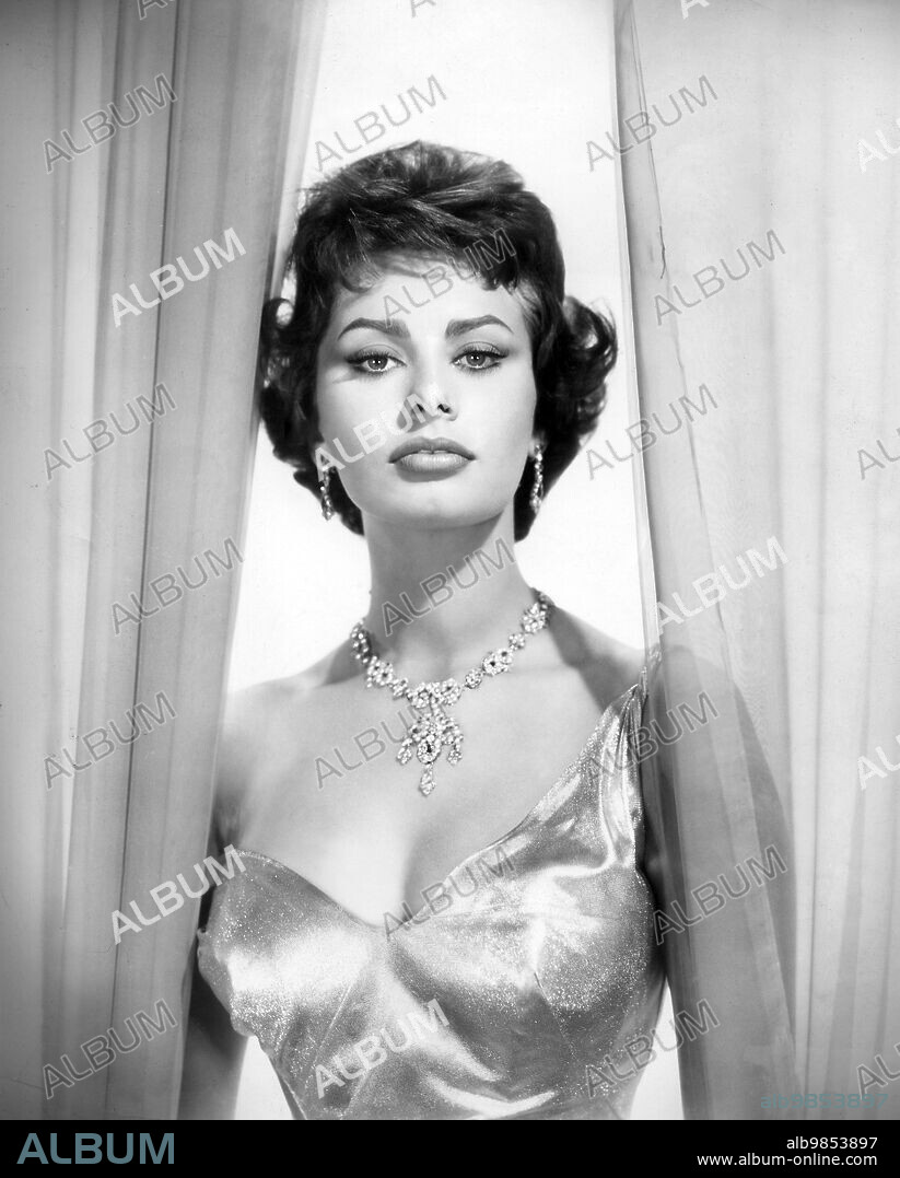 LOREN SOPHIA / LOREN SOFIA 1934/. SOPHIA LOREN en CINTIA, 1958 (HOUSEBOAT), dirigida por MELVILLE SHAVELSON. Copyright PARAMOUNT PICTURES.