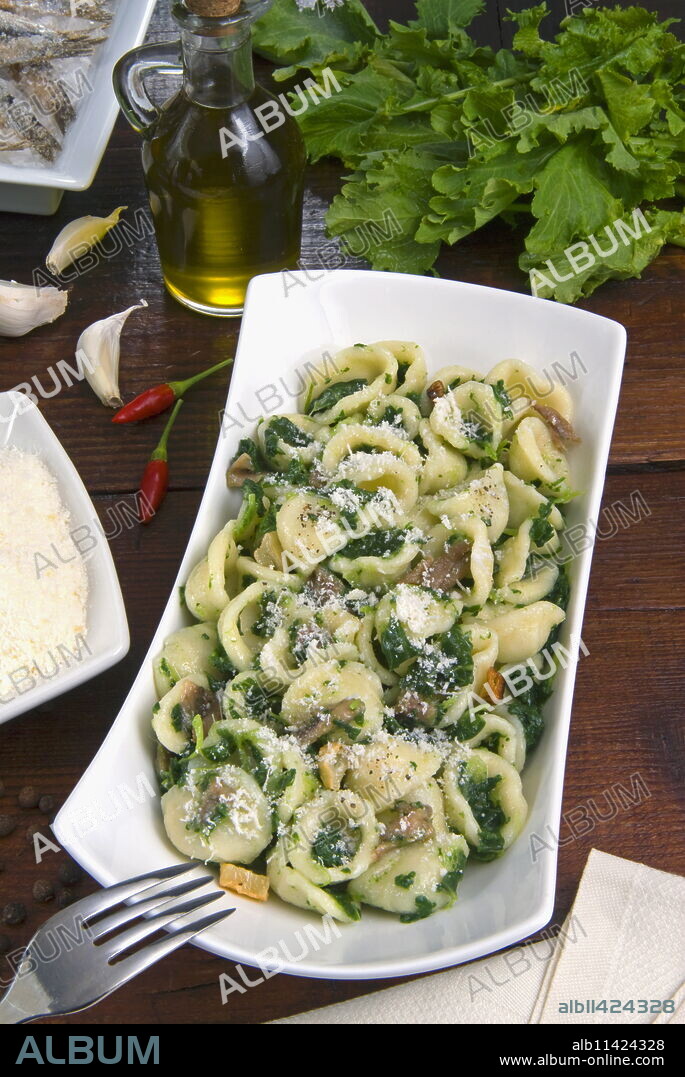 Orecchiette (little ears), a type of pasta of Apulia, with broccoli rabe and salted fish (Orecchiette con cime di rapa), Italy, Europe.