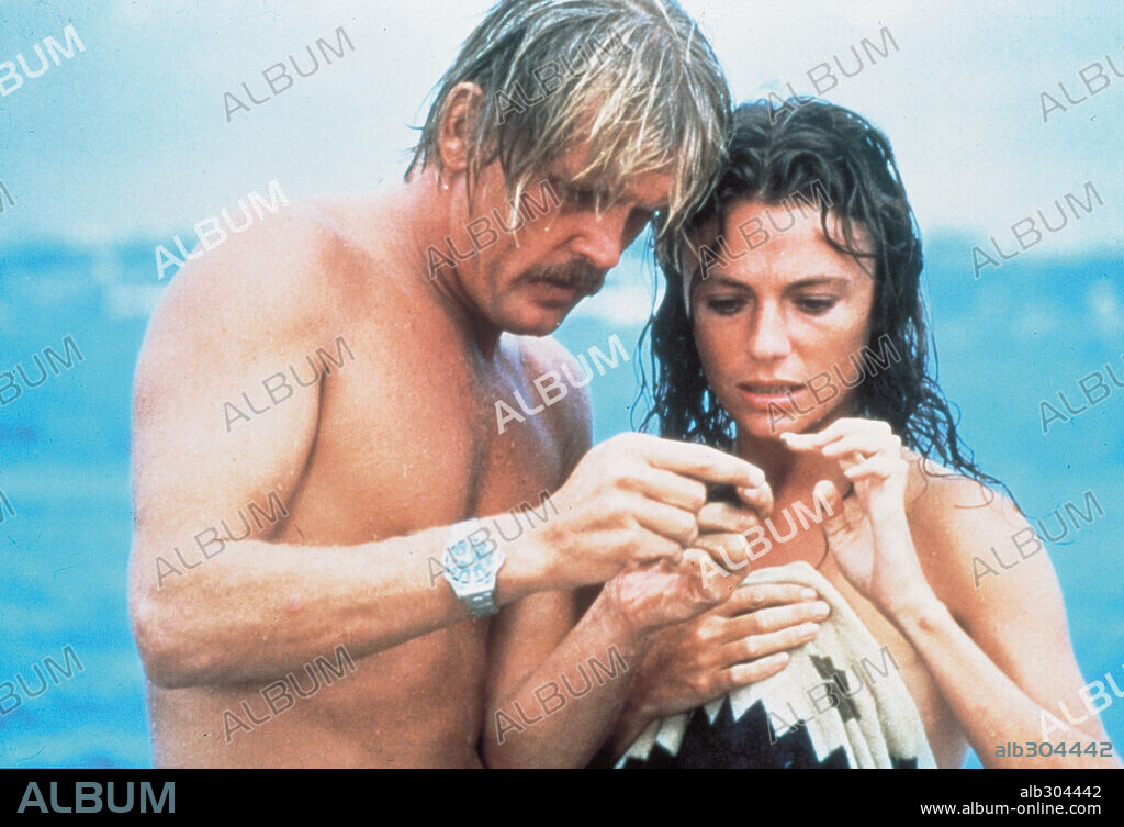 JACQUELINE BISSET y NICK NOLTE en ABISMO, 1977 (THE DEEP), dirigida por PETER YATES. Copyright COLUMBIA PICTURES.
