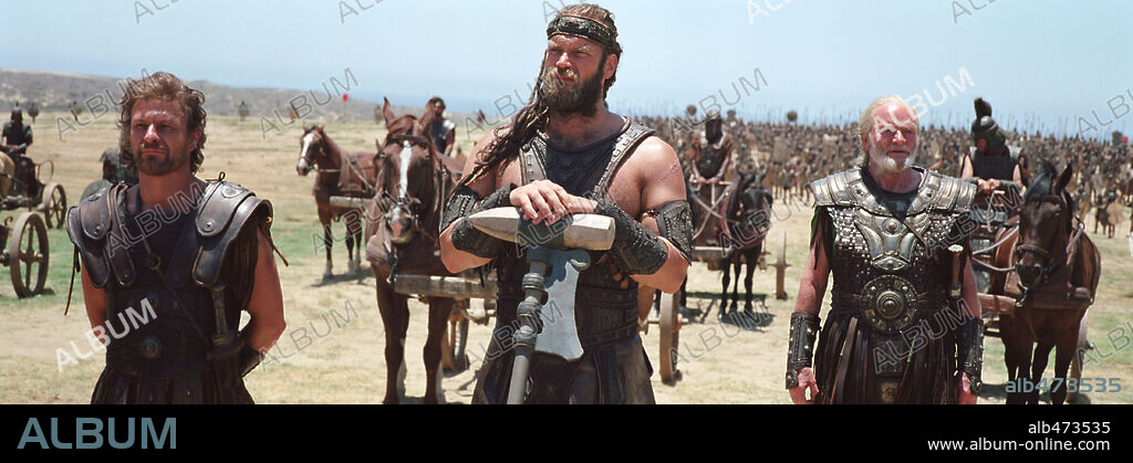 JULIAN GLOVER, SEAN BEAN and TYLER MANE in TROY, 2004, directed by WOLFGANG PETERSEN. Copyright WARNER BROS.