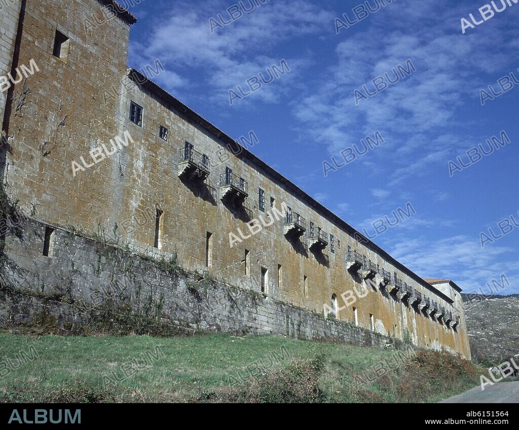 DET DE LA FACHADA OESTE- HOSPEDERIA Y ARCHIVO.