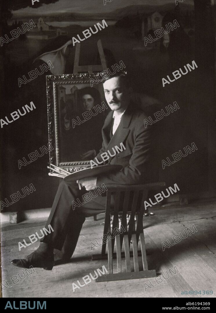 AUTOR LIBRE 01307. JULIO ROMERO DE TORRES EN SU ESTUDIO - CORDOBA - 1913.