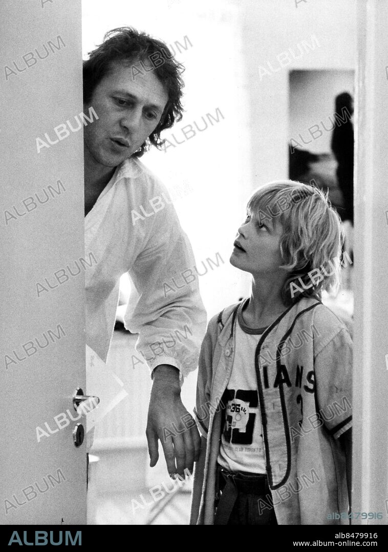 ARKIV CA 19801225. Filmregissören Kay Pollak och skådespelare Thomas Fryk i rollen som Reine vid filminspelningen av "Barnens Ö".. Foto: Gunnar Lantz / SVD / SCANPIX / Kod: 11014.