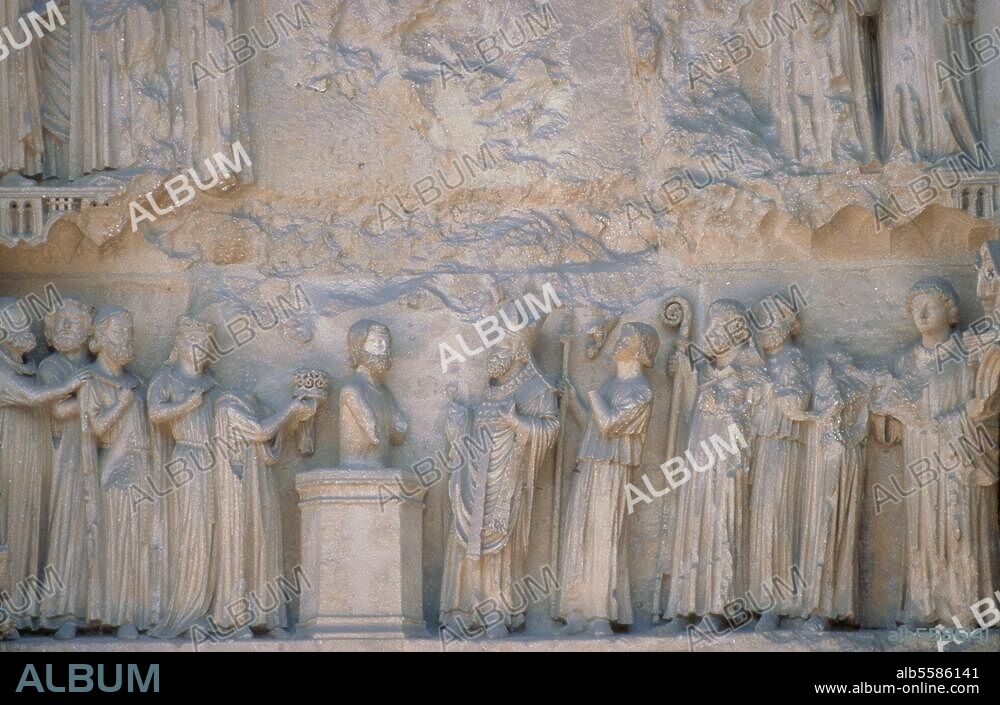 Chlodwig I., Frankenkönig aus dem Haus der Merowinger; um 466 - 511. "Clodwigs Taufe". (496 oder 506; Bischof Remigius von Reims tauft Chlodwig). Relief vom nördlichen Tympanon der Kathedrale von Reims (Frankreich). Reims, Palais du Tau.