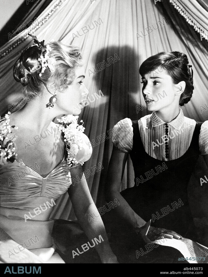 AUDREY HEPBURN y MAY BRITT en GUERRA Y PAZ, 1956 (WAR AND PEACE), dirigida por KING VIDOR. Copyright PARAMOUNT PICTURES.