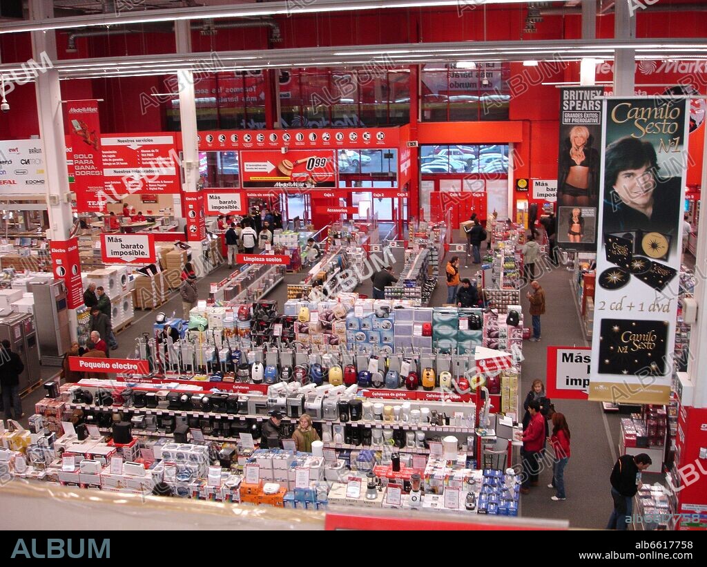 INTERIOR DE LA TIENDA DE ELECTRONICA MEDIA MARK EN EL CENTRO COMERCIAL DE SAN SEBASTIAN DE LOS REYES.