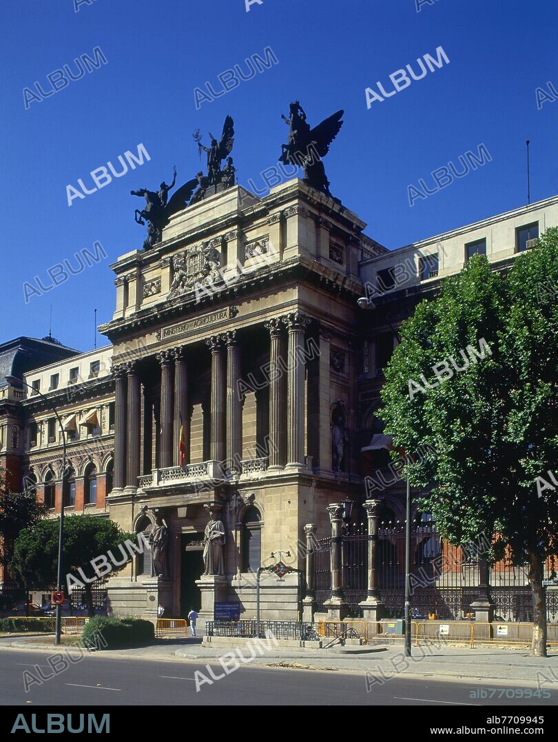 RICARDO VELÁZQUEZ BOSCO. PALACIO DE FOMENTO-1893 HOY MINISTERIO DE AGRICULTURA - FOTO AÑOS 80.