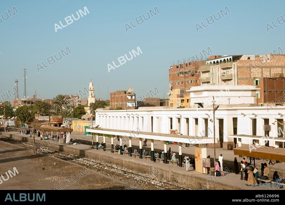 Aegypten, Kom Ombo (Kum Umbu), bahnhof.
