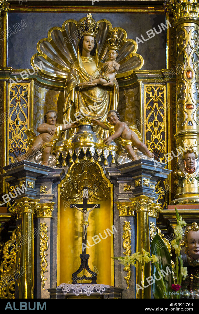 escultura gótica, iglesia del arcángel San Miguel, siglo XV-XVI construida integramente con madera, Binarowa, voivodato de la Pequeña Polonia, Cárpatos, Polonia, europe.