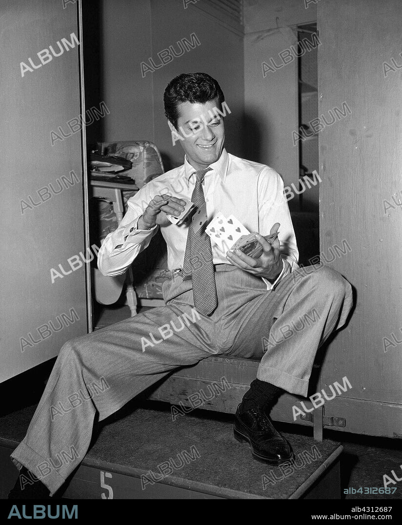 TONY CURTIS in HOUDINI, 1953, directed by GEORGE MARSHALL. Copyright PARAMOUNT PICTURES.