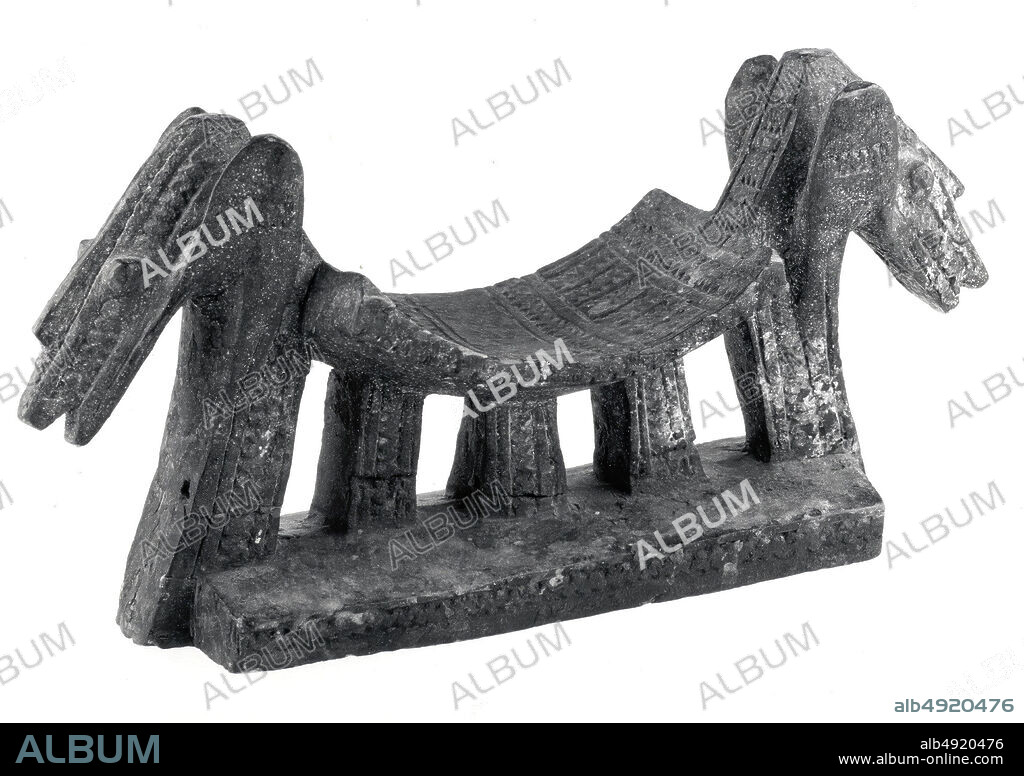 Headrest: Zoomorphic Heads, Dogon or Tellem peoples (?), 16th19th century, Mali, Dogon or Tellem peoples (?), Wood, H. 6 3/8 x W. 13 1/2 x D. 3 3/4 in. (16.2 x 34.3 x 9.5 cm), Wood-Furniture.