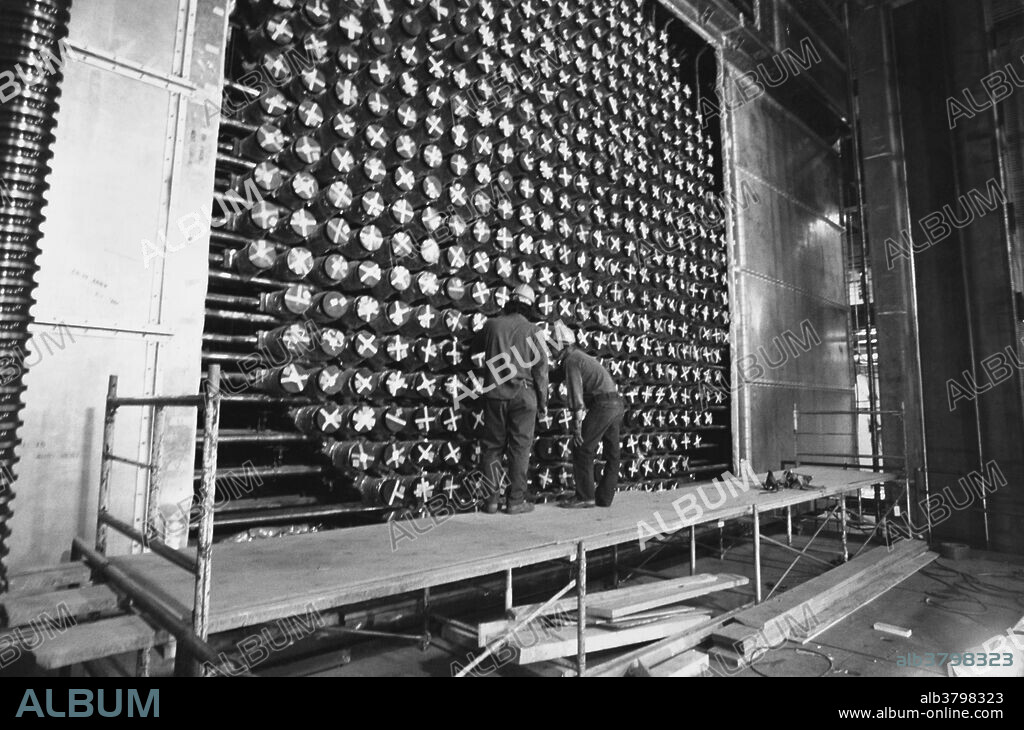 Canada, Bruce Nuclear Power Development, at Douglas Point, Ontario. Nuclear Reactor. Installation of the reactor and fittings. Note size of reactor, comparing with two workmen standing. Fuel bundles will eventually be inserted in the 480 tubes of this reactor. This is the reactor of Unit 2, plant B . It is a CANDU reactor manufactured in Canada, the fuel to be used, Natural Uranium (UO2), is also of Canadian origin. Photo circa 1970-1980.