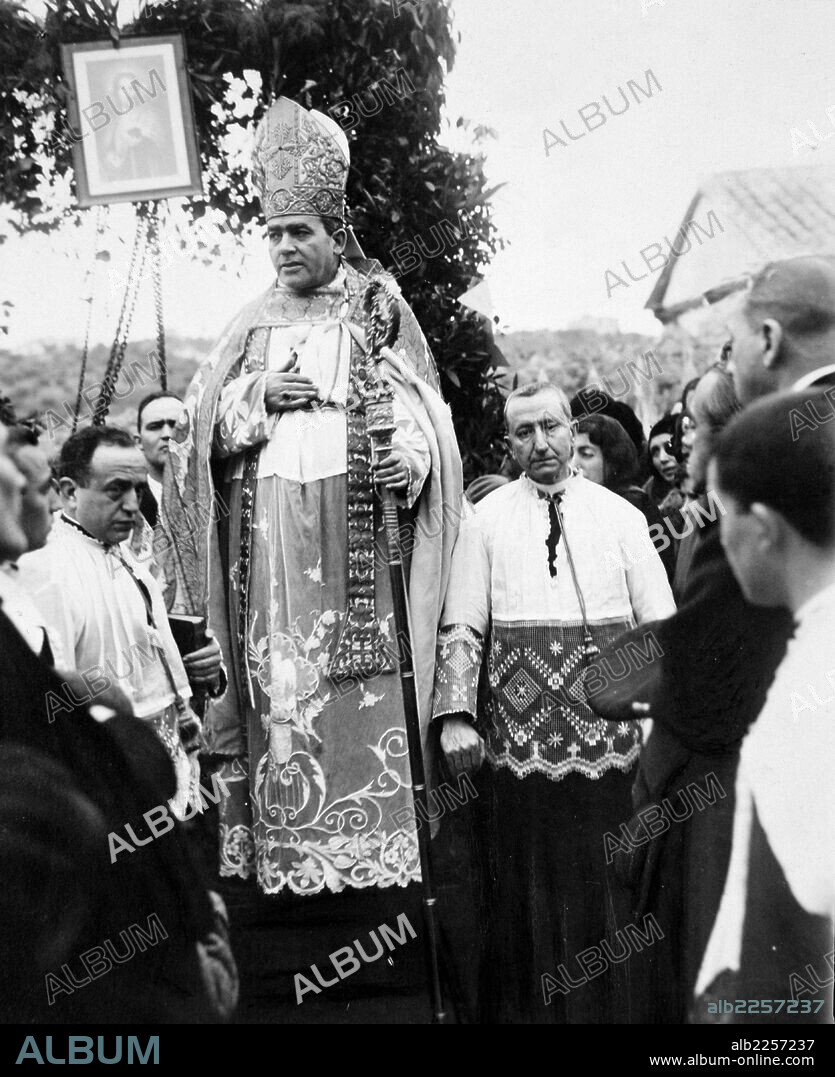 SEGURA , PEDRO. CARDENAL ESPAÑOL. CARAOZ ( BURGOS ).1880-1957. COLOCACION DE LA PRIMERA PIEDRA AL MONUMENTO AL SAGRADO CORAZON DE JESUS. REPRODUCCION FOTO RODRIGUEZ. TOLEDO.