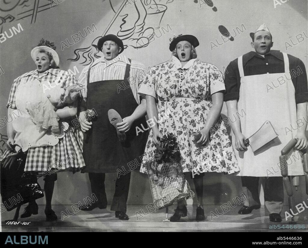 "White Christmas". The four Principals of White Christmas Bing Crosby, Rosemary Clooney, Vera-Ellen and Danny Kaye Sing the title song together. December 24, 1954. (Photo by A Paramount Picture).