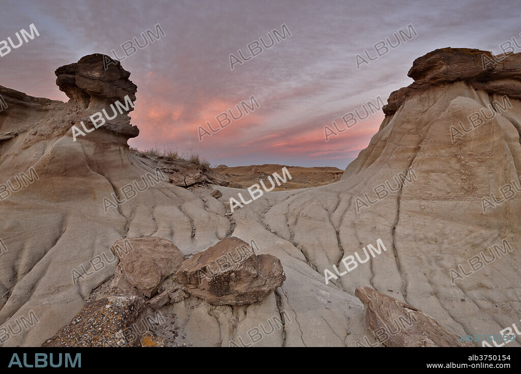 Badlands, Dinosaur Provincial Park, UNESCO World Heritage Site, Alberta, Canada, North America.