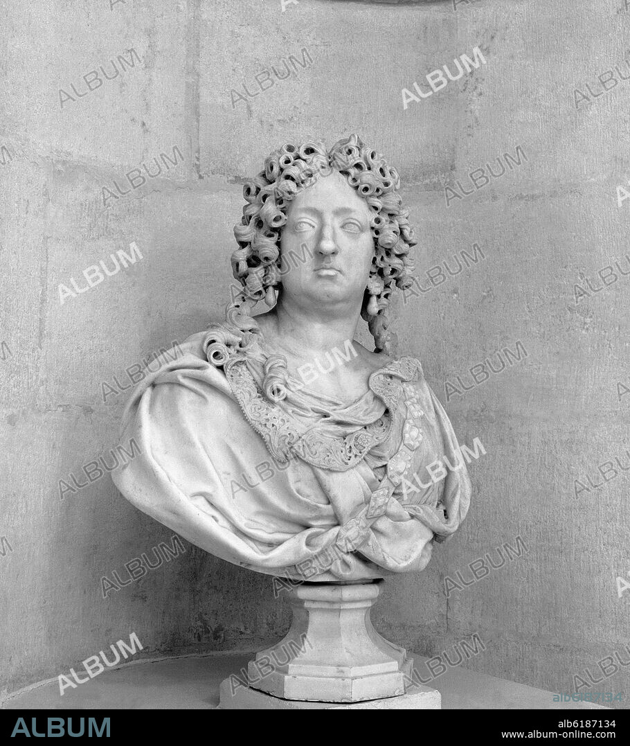 ANTOINE COYSEVOX. BUSTO DE MARIA TERESA DE AUSTRIA (1638-1683) - REINA DE FRANCIA - ESPOSA DE LUIS XIV - 1683 - BARROCO FRANCES.