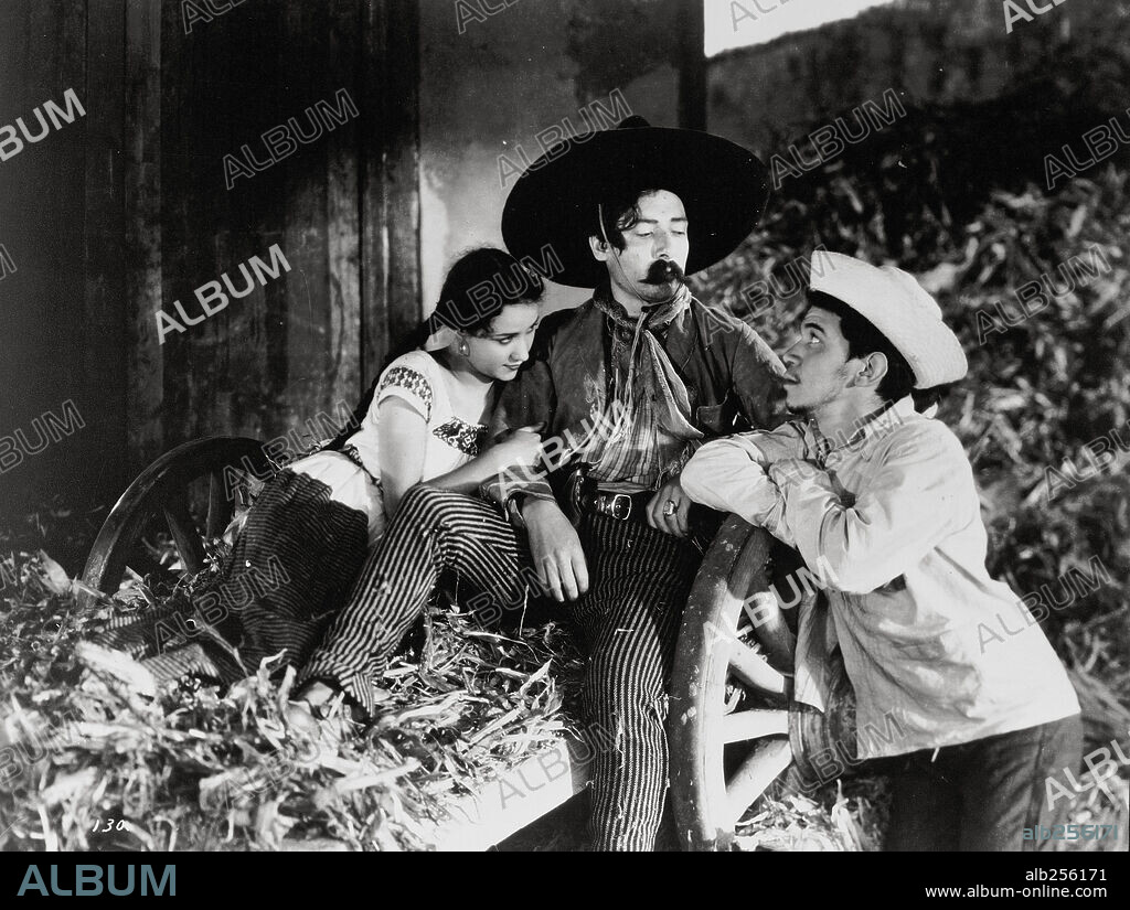 ANTONIO R. FRAUSTO and CANTINFLAS in SUCH IS MY COUNTRY, 1937 (ASI ES MI TIERRA!), directed by ARCADY BOYTLER. Copyright CISA.
