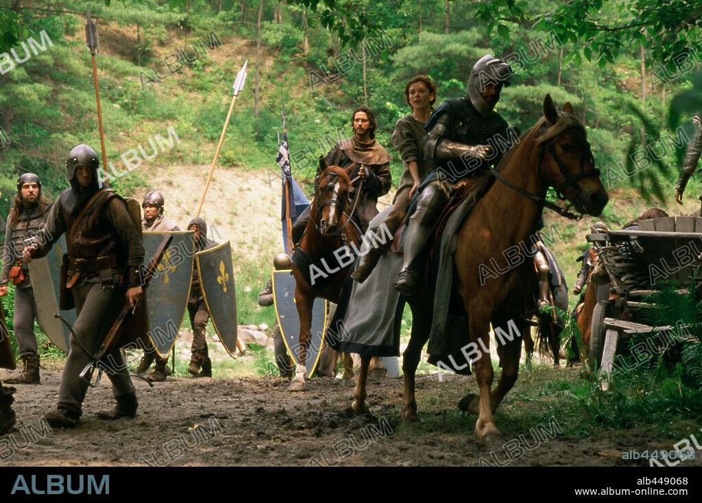 ANNA FRIEL and GERARD BUTLER in TIMELINE, 2003, directed by RICHARD DONNER. Copyright PARAMOUNT PICTURES / BOSSE, PHILIPPE.