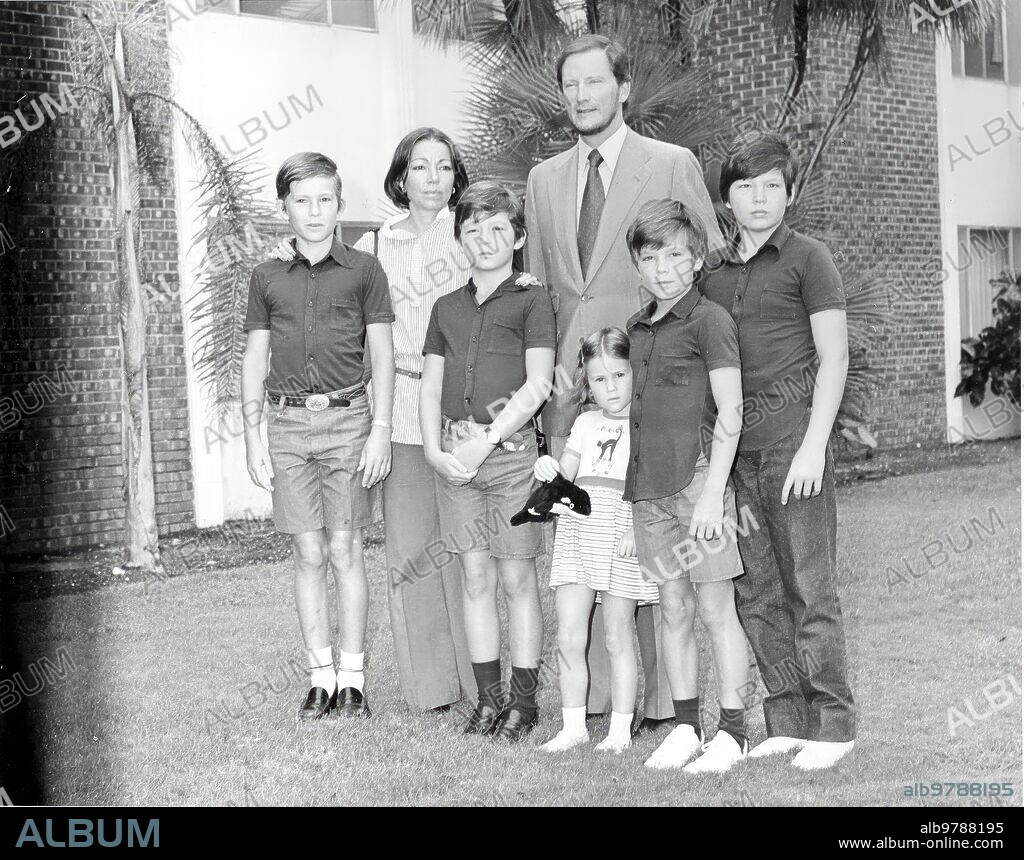1978. El Rey Simeon de Bulgaria con su familia.