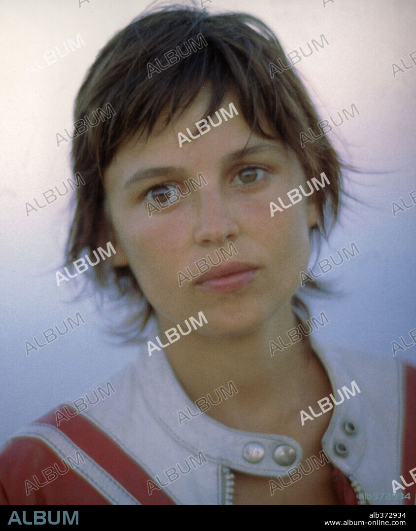 ELENA ANAYA en LUCÍA Y EL SEXO, 2001, dirigida por JULIO MEDEM. Copyright SOGECINE/ALICIA PRODUCE.
