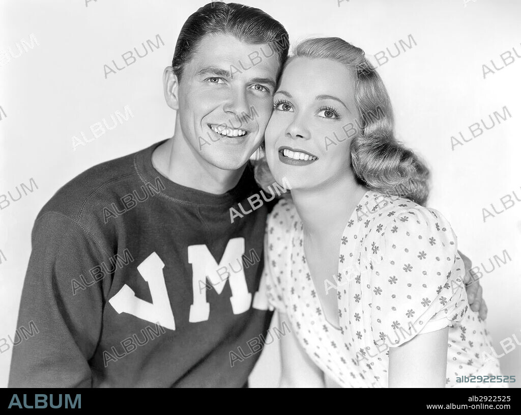 JANE WYMAN and RONALD REAGAN in BROTHER RAT, 1938, directed by WILLIAM KEIGHLEY. Copyright WARNER BROTHERS.