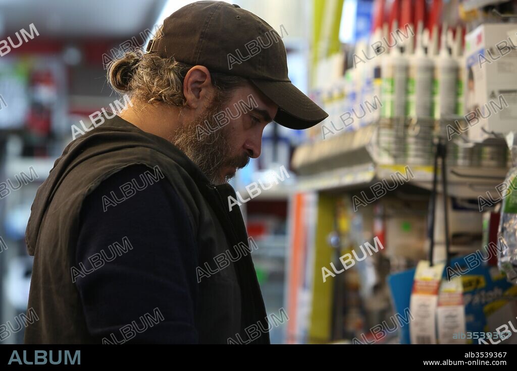 JOAQUIN PHOENIX in YOU WERE NEVER REALLY HERE, 2017, directed by LYNNE RAMSAY. Copyright Why Not Productions / Film4. Distribuida por Amazon Studios.