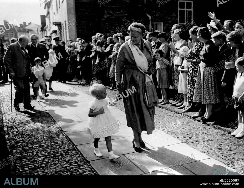 Mr. Churchill's Eighth Grandchild Is Christened: Mrs. Churchill arrives at the Church at Westerham holding the hand of Emma Soames her granddaughter. At the church yesterday Mr. Churchill's eighth grandchild the son of Mrs. Christopher Soames was named Jeremy Bernard. August 18, 1952. (Photo by Daily Mail Contract Picture).