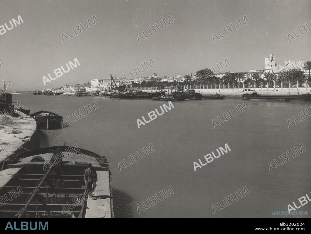 Andalucía. Cádiz. Desembocadura del río Guadalete en el Puerto de Santa María.  Años 1950.
