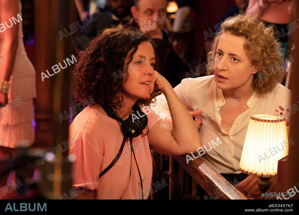 MAREN EGGERT y MARIA SCHRADER en HOMBRE PERFECTO, E L, 2021 (I'M YOUR MAN), dirigida por MARIA SCHRADER. Copyright Letterbox Filmproduktion.