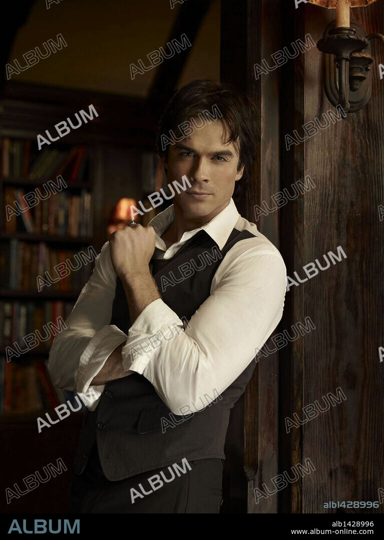 IAN SOMERHALDER en CRONICAS VAMPIRICAS-TV, 2009 (THE VAMPIRE DIARIES). Copyright ALLOY ENTERTAINMENT/CBS TELEVISION/OUTERBANKS/WARNER BROSS.