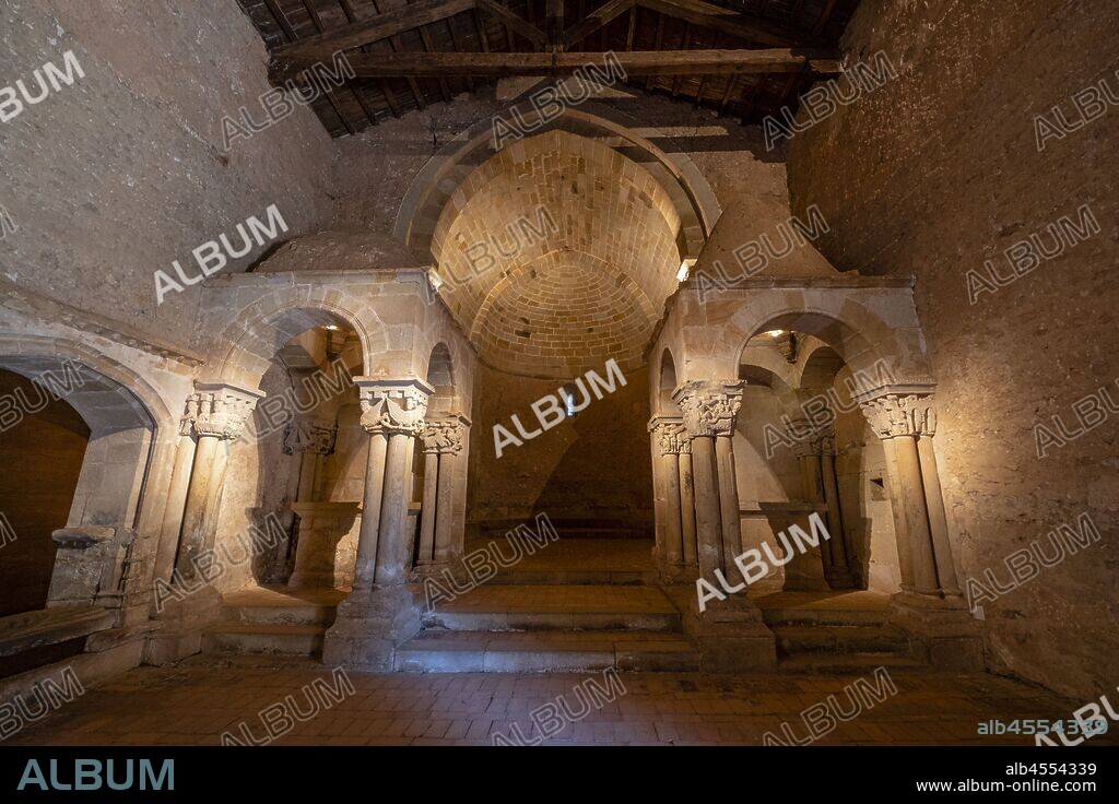 Interior de la iglesia, Monasterio de San Juan de Duero, arquitectura románica castellana, siglo XII , Soria, Comunidad Autónoma de Castilla, Spain, Europe.